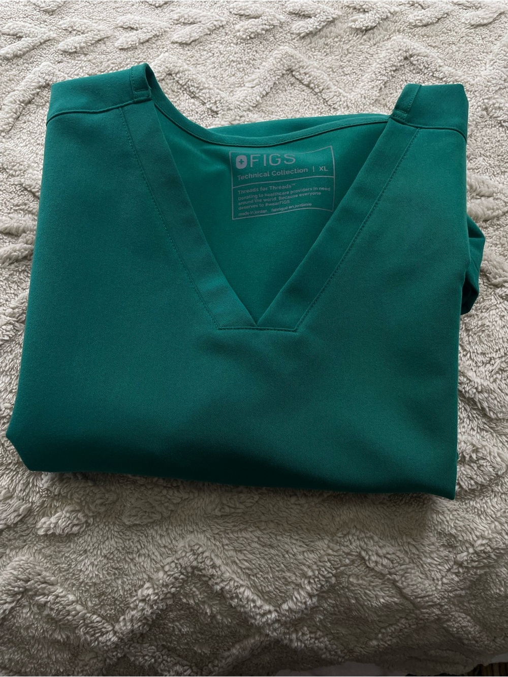 Figs Women's V-Neck Scrub Top in Emerald Green Size XL Medical Staff